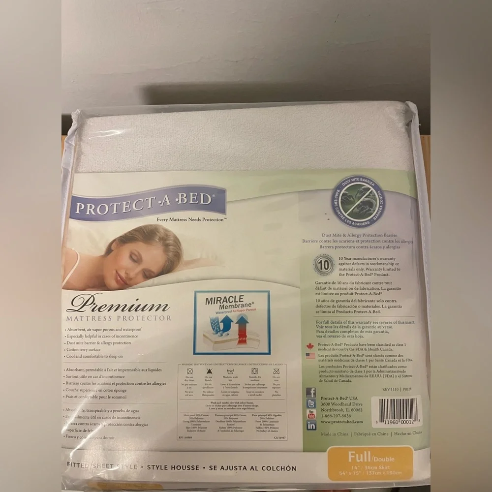 NWT in original packaging Full size Waterproof Premium fitted mattress protector